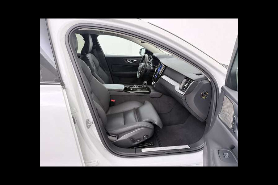 Volvo V60 2.0 T8 Plug-in hybrid AWD Plus Dark ** LEDER, PANO, 360gr, 19-inch LMV, WINTER, MEMORY ** 1e EIG - UNFALLFREI ** ** INFORMEER OOK NAAR ONZE AANTREKKELIJKE FINANCIAL-LEASE TARIEVEN **
