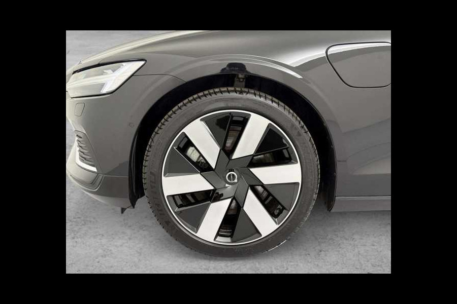 Volvo V60 2.0 T8 Plug-in hybrid AWD Ultra BRIGHT ** FULL OPTIONS, PANO, ACC, MASSAGE, B&W ** 1e EIG - UNFALLFREI ** ** INFORMEER OOK NAAR ONZE AANTREKKELIJKE FINANCIAL-LEASE TARIEVEN **