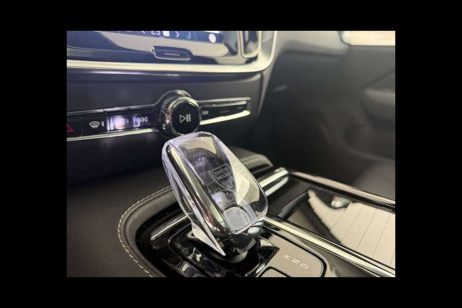 Volvo V60 2.0 T8 Plug-in hybrid AWD Ultra BRIGHT ** FULL OPTIONS, PANO, ACC, MASSAGE, B&W ** 1e EIG - UNFALLFREI ** ** INFORMEER OOK NAAR ONZE AANTREKKELIJKE FINANCIAL-LEASE TARIEVEN **