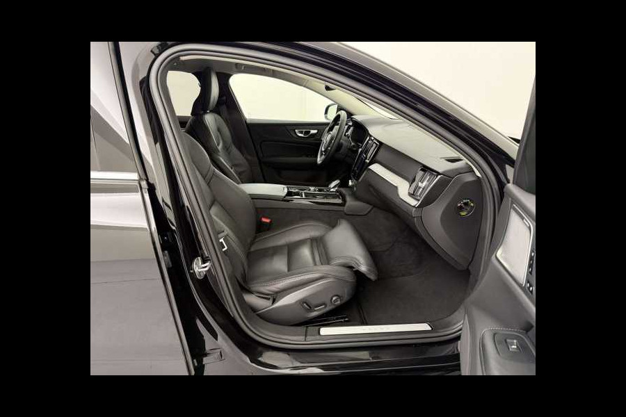 Volvo V60 2.0 T8 Plug-in hybrid AWD Ultra BRIGHT ** FULL OPTIONS, PANO, ACC, MASSAGE, B&W ** 1e EIG - UNFALLFREI ** ** INFORMEER OOK NAAR ONZE AANTREKKELIJKE FINANCIAL-LEASE TARIEVEN **