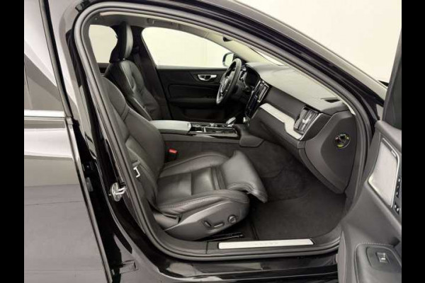 Volvo V60 2.0 T8 Plug-in hybrid AWD Ultra BRIGHT ** FULL OPTIONS, PANO, ACC, MASSAGE, B&W ** 1e EIG - UNFALLFREI ** ** INFORMEER OOK NAAR ONZE AANTREKKELIJKE FINANCIAL-LEASE TARIEVEN **