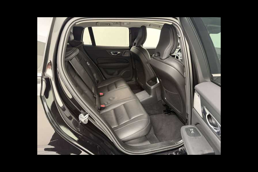 Volvo V60 2.0 T8 Plug-in hybrid AWD Ultra BRIGHT ** FULL OPTIONS, PANO, ACC, MASSAGE, B&W ** 1e EIG - UNFALLFREI ** ** INFORMEER OOK NAAR ONZE AANTREKKELIJKE FINANCIAL-LEASE TARIEVEN **