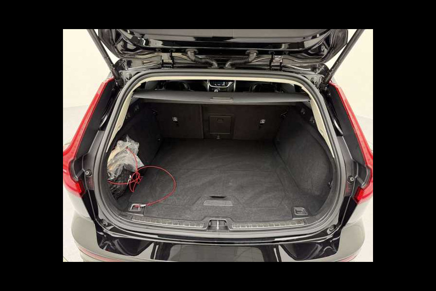 Volvo V60 2.0 T8 Plug-in hybrid AWD Ultra BRIGHT ** FULL OPTIONS, PANO, ACC, MASSAGE, B&W ** 1e EIG - UNFALLFREI ** ** INFORMEER OOK NAAR ONZE AANTREKKELIJKE FINANCIAL-LEASE TARIEVEN **