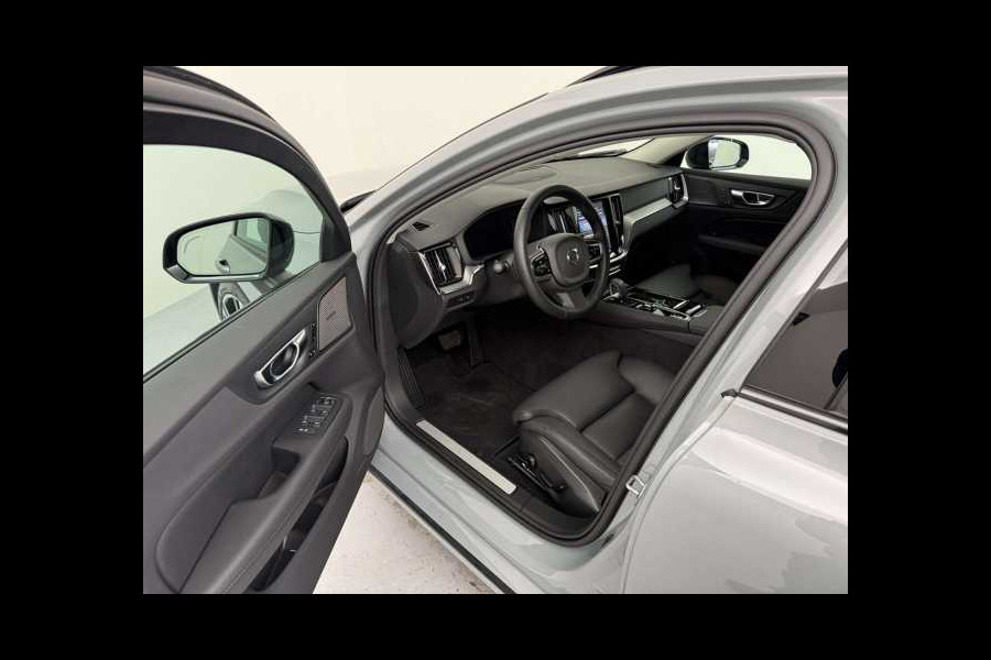 Volvo V60 2.0 T8 Plug-in hybrid AWD Plus Dark ** LEDER, H&K Sound, 360gr, 19-inch LMV, WINTER, MEMORY ** 1e EIG - UNFALLFREI ** ** INFORMEER OOK NAAR ONZE AANTREKKELIJKE FINANCIAL-LEASE TARIEVEN **