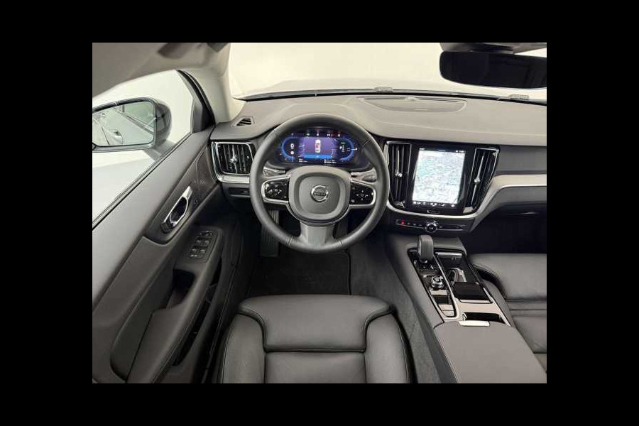 Volvo V60 2.0 T8 Plug-in hybrid AWD Plus Dark ** LEDER, H&K Sound, 360gr, 19-inch LMV, WINTER, MEMORY ** 1e EIG - UNFALLFREI ** ** INFORMEER OOK NAAR ONZE AANTREKKELIJKE FINANCIAL-LEASE TARIEVEN **