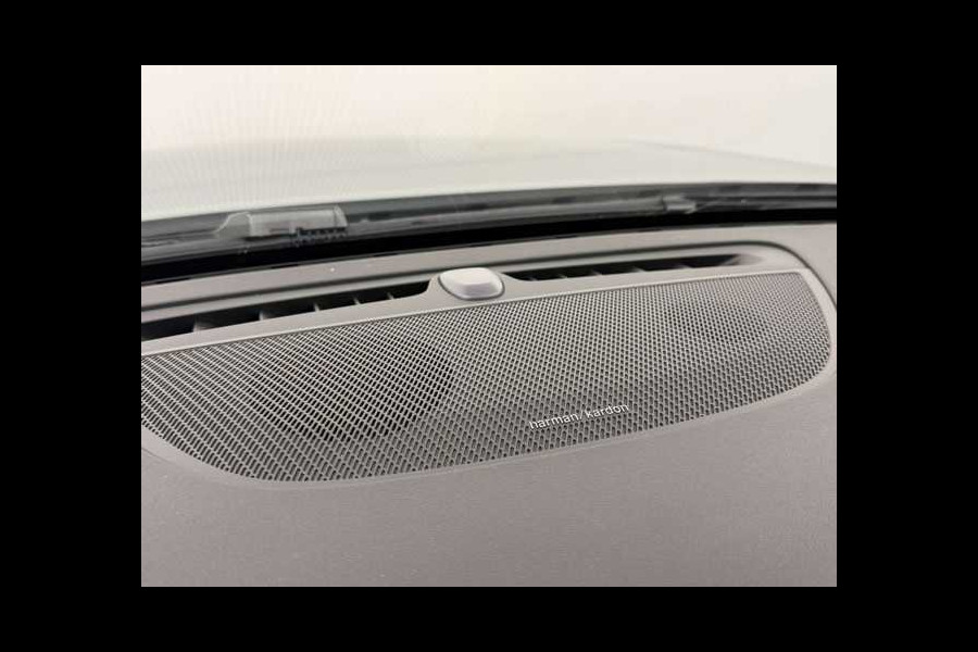 Volvo V60 2.0 T8 Plug-in hybrid AWD Plus Dark ** LEDER, H&K Sound, 360gr, 19-inch LMV, WINTER, MEMORY ** 1e EIG - UNFALLFREI ** ** INFORMEER OOK NAAR ONZE AANTREKKELIJKE FINANCIAL-LEASE TARIEVEN **