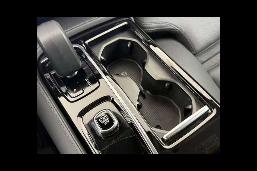 Volvo V60 2.0 T8 Plug-in hybrid AWD Plus Dark ** LEDER, H&K Sound, 360gr, 19-inch LMV, WINTER, MEMORY ** 1e EIG - UNFALLFREI ** ** INFORMEER OOK NAAR ONZE AANTREKKELIJKE FINANCIAL-LEASE TARIEVEN **