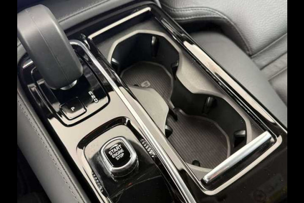 Volvo V60 2.0 T8 Plug-in hybrid AWD Plus Dark ** LEDER, H&K Sound, 360gr, 19-inch LMV, WINTER, MEMORY ** 1e EIG - UNFALLFREI ** ** INFORMEER OOK NAAR ONZE AANTREKKELIJKE FINANCIAL-LEASE TARIEVEN **