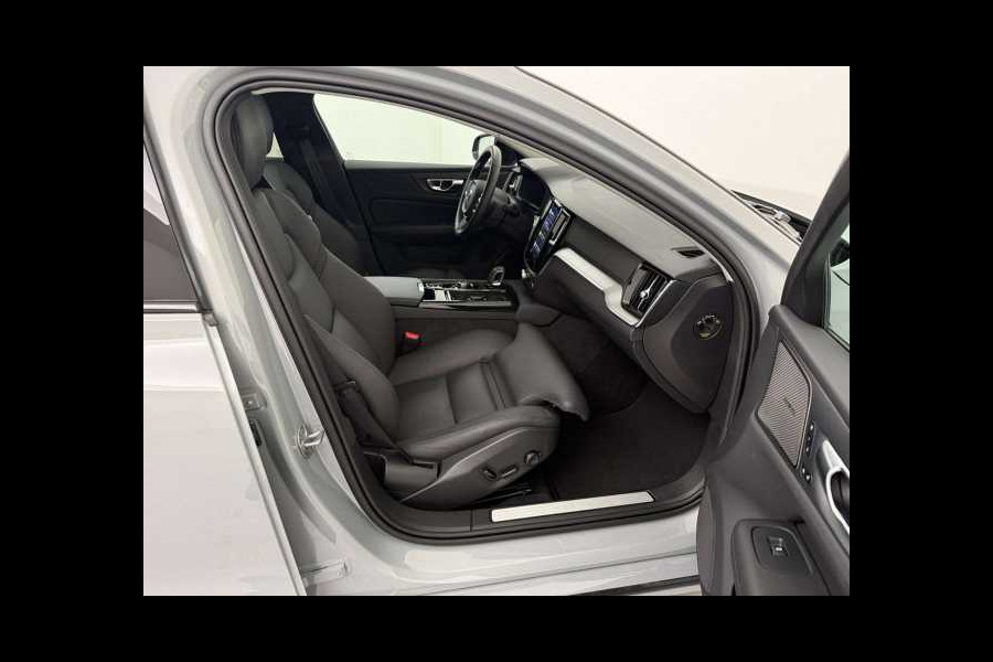 Volvo V60 2.0 T8 Plug-in hybrid AWD Plus Dark ** LEDER, H&K Sound, 360gr, 19-inch LMV, WINTER, MEMORY ** 1e EIG - UNFALLFREI ** ** INFORMEER OOK NAAR ONZE AANTREKKELIJKE FINANCIAL-LEASE TARIEVEN **