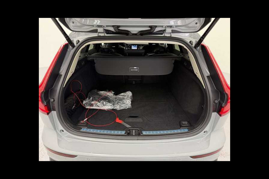 Volvo V60 2.0 T8 Plug-in hybrid AWD Plus Dark ** LEDER, H&K Sound, 360gr, 19-inch LMV, WINTER, MEMORY ** 1e EIG - UNFALLFREI ** ** INFORMEER OOK NAAR ONZE AANTREKKELIJKE FINANCIAL-LEASE TARIEVEN **