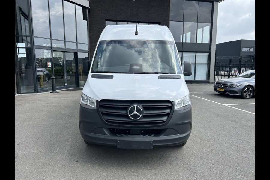 Mercedes-Benz eSprinter 320 L2 H2 Pro 81kWh / Snel laden 115Kw / Trekhaak / MBUX / Navigatie / Camera / Cruise control / Airco / 270 Graden achterdeuren