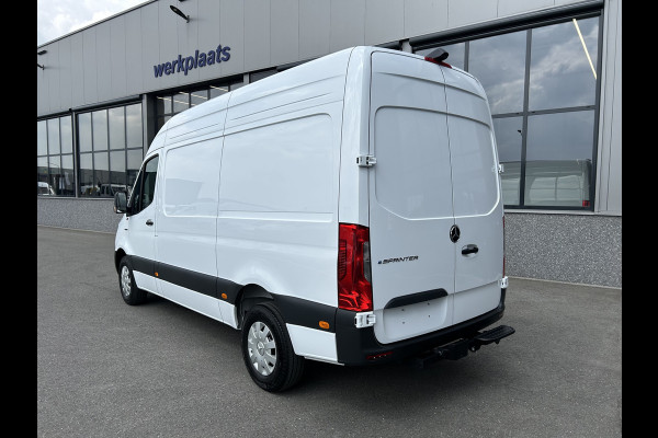 Mercedes-Benz eSprinter 320 L2 H2 Pro 81kWh / Snel laden 115Kw / Trekhaak / MBUX / Navigatie / Camera / Cruise control / Airco / 270 Graden achterdeuren