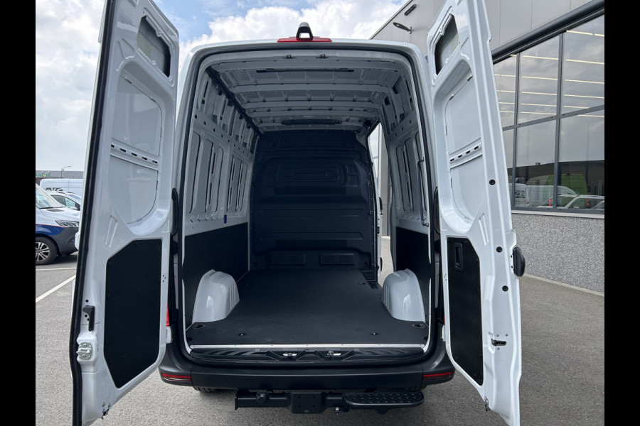 Mercedes-Benz eSprinter 320 L2 H2 Pro 81kWh / Snel laden 115Kw / Trekhaak / MBUX / Navigatie / Camera / Cruise control / Airco / 270 Graden achterdeuren