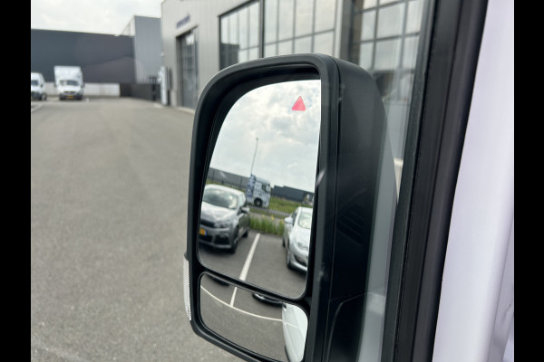 Mercedes-Benz eSprinter 320 L2 H2 Pro 81kWh / Snel laden 115Kw / Trekhaak / MBUX / Navigatie / Camera / Cruise control / Airco / 270 Graden achterdeuren