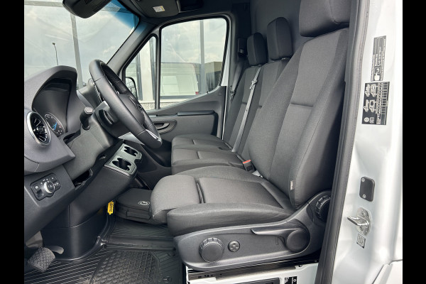 Mercedes-Benz eSprinter 320 L2 H2 Pro 81kWh / Snel laden 115Kw / Trekhaak / MBUX / Navigatie / Camera / Cruise control / Airco / 270 Graden achterdeuren