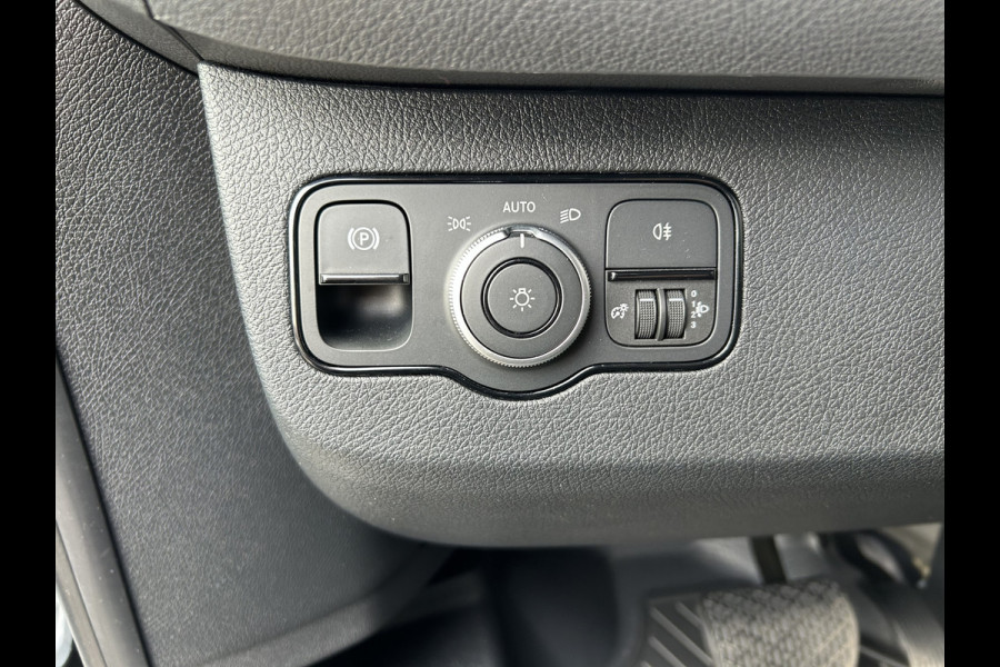 Mercedes-Benz eSprinter 320 L2 H2 Pro 81kWh / Snel laden 115Kw / Trekhaak / MBUX / Navigatie / Camera / Cruise control / Airco / 270 Graden achterdeuren