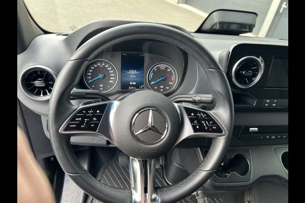 Mercedes-Benz eSprinter 320 L2 H2 Pro 81kWh / Snel laden 115Kw / Trekhaak / MBUX / Navigatie / Camera / Cruise control / Airco / 270 Graden achterdeuren