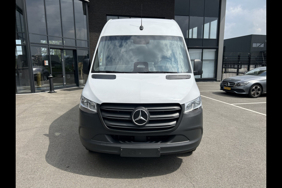 Mercedes-Benz eSprinter 320 L2 H2 Pro 81kWh / Snel laden 115Kw / Trekhaak / MBUX / Navigatie / Camera / Cruise control / Airco / 270 Graden achterdeuren