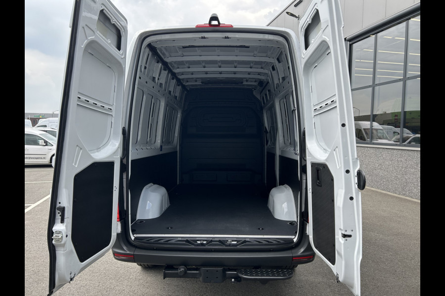 Mercedes-Benz eSprinter 320 L2 H2 Pro 81kWh / Snel laden 115Kw / Trekhaak / MBUX / Navigatie / Camera / Cruise control / Airco / 270 Graden achterdeuren