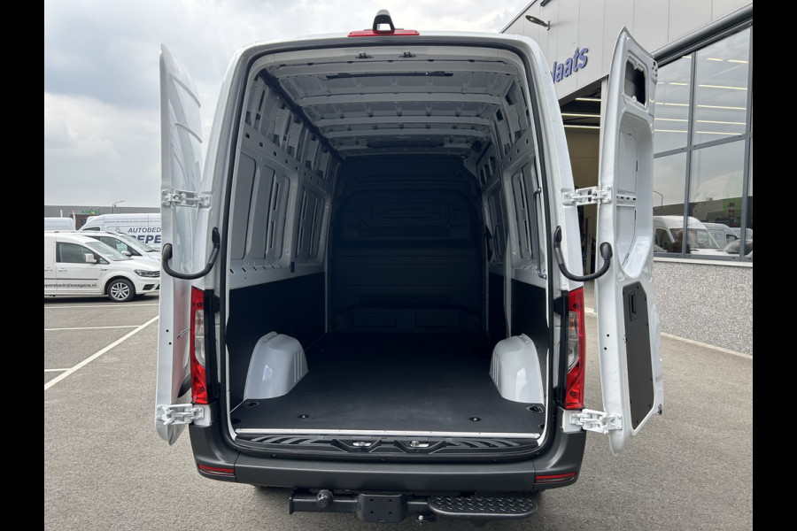Mercedes-Benz eSprinter 320 L2 H2 Pro 81kWh / Snel laden 115Kw / Trekhaak / MBUX / Navigatie / Camera / Cruise control / Airco / 270 Graden achterdeuren