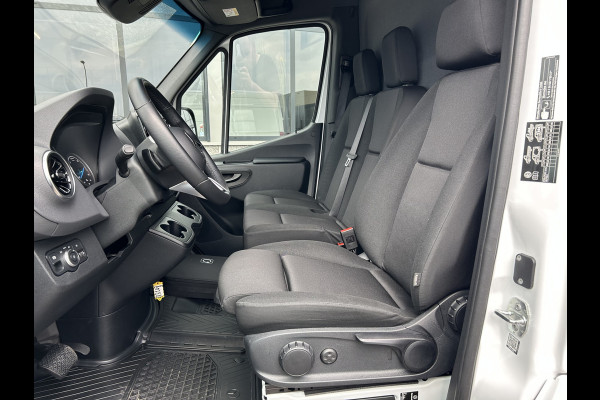 Mercedes-Benz eSprinter 320 L2 H2 Pro 81kWh / Snel laden 115Kw / Trekhaak / MBUX / Navigatie / Camera / Cruise control / Airco / 270 Graden achterdeuren