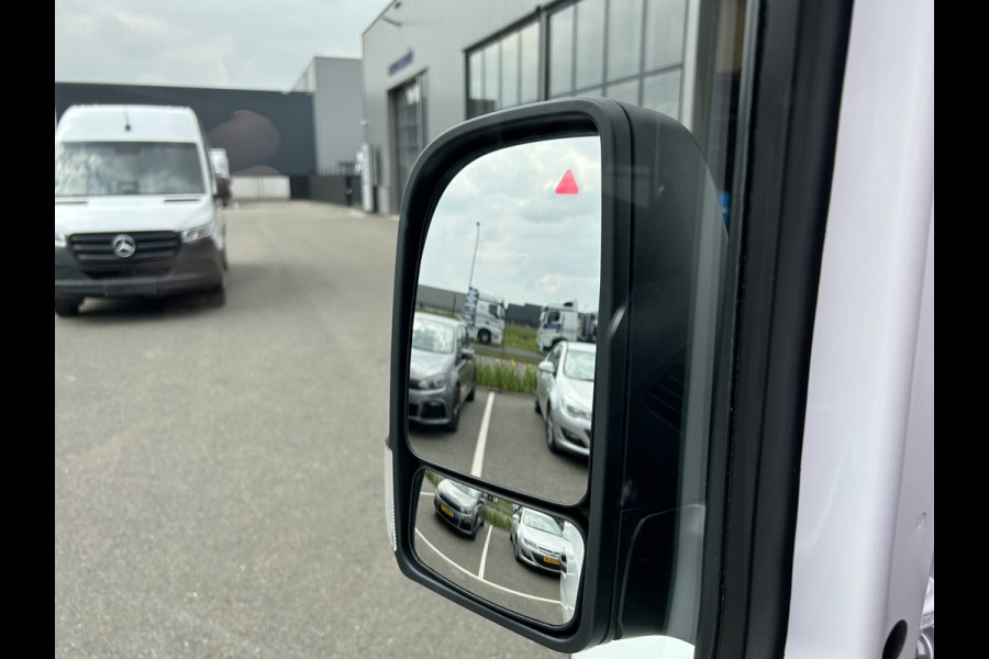 Mercedes-Benz eSprinter 320 L2 H2 Pro 81kWh / Snel laden 115Kw / Trekhaak / MBUX / Navigatie / Camera / Cruise control / Airco / 270 Graden achterdeuren
