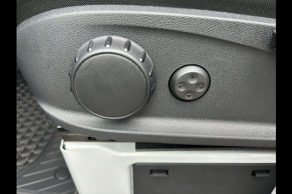 Mercedes-Benz eSprinter 320 L2 H2 Pro 81kWh / Snel laden 115Kw / Trekhaak / MBUX / Navigatie / Camera / Cruise control / Airco / 270 Graden achterdeuren