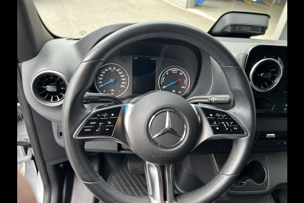 Mercedes-Benz eSprinter 320 L2 H2 Pro 81kWh / Snel laden 115Kw / Trekhaak / MBUX / Navigatie / Camera / Cruise control / Airco / 270 Graden achterdeuren