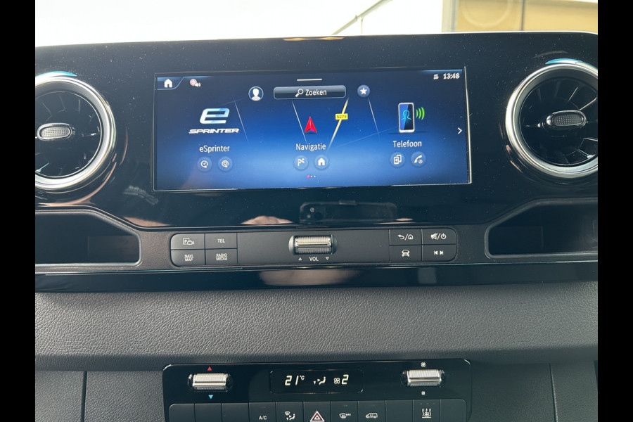 Mercedes-Benz eSprinter 320 L2 H2 Pro 81kWh / Snel laden 115Kw / Trekhaak / MBUX / Navigatie / Camera / Cruise control / Airco / 270 Graden achterdeuren