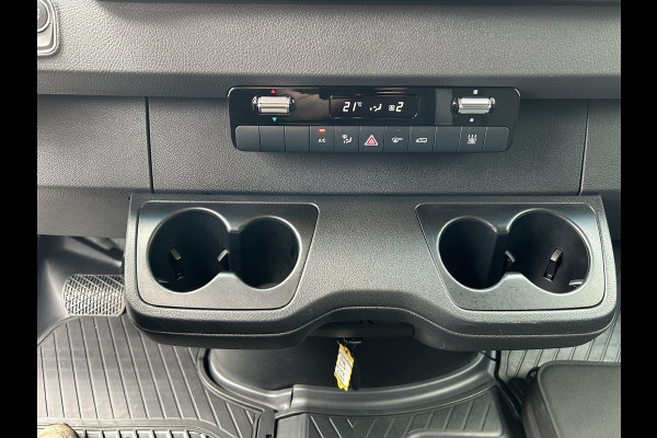 Mercedes-Benz eSprinter 320 L2 H2 Pro 81kWh / Snel laden 115Kw / Trekhaak / MBUX / Navigatie / Camera / Cruise control / Airco / 270 Graden achterdeuren