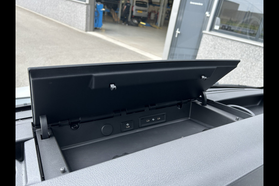 Mercedes-Benz eSprinter 320 L2 H2 Pro 81kWh / Snel laden 115Kw / Trekhaak / MBUX / Navigatie / Camera / Cruise control / Airco / 270 Graden achterdeuren