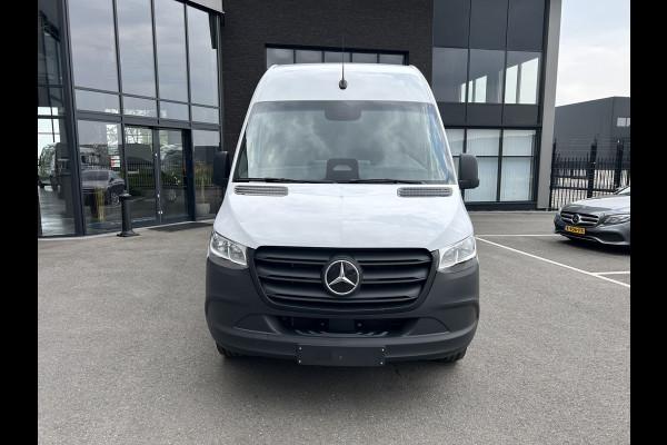 Mercedes-Benz eSprinter 320 L2 H2 Pro 81kWh / Snel laden 115Kw / Trekhaak / MBUX / Navigatie / Camera / Cruise control / Airco / 270 Graden achterdeuren