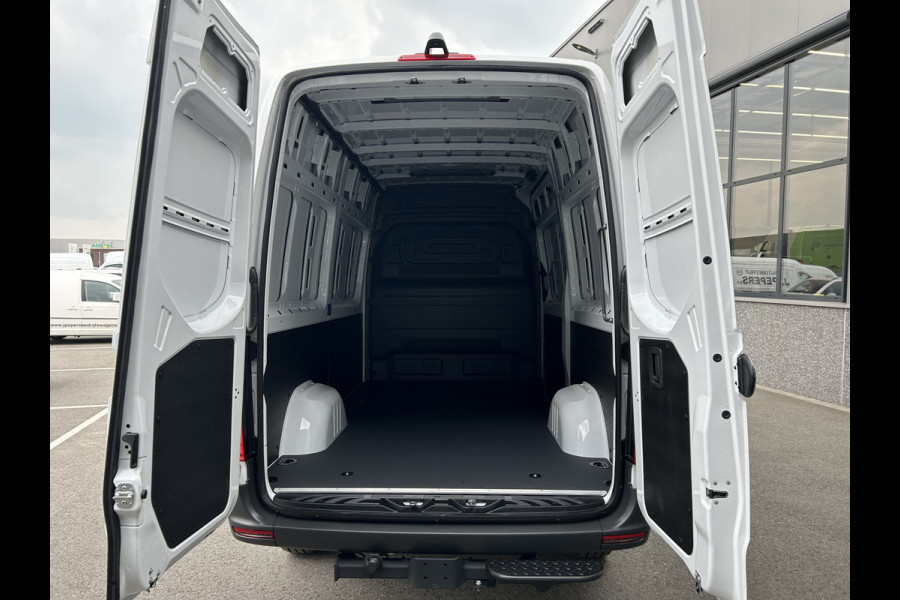 Mercedes-Benz eSprinter 320 L2 H2 Pro 81kWh / Snel laden 115Kw / Trekhaak / MBUX / Navigatie / Camera / Cruise control / Airco / 270 Graden achterdeuren