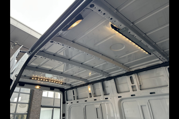 Mercedes-Benz eSprinter 320 L2 H2 Pro 81kWh / Snel laden 115Kw / Trekhaak / MBUX / Navigatie / Camera / Cruise control / Airco / 270 Graden achterdeuren