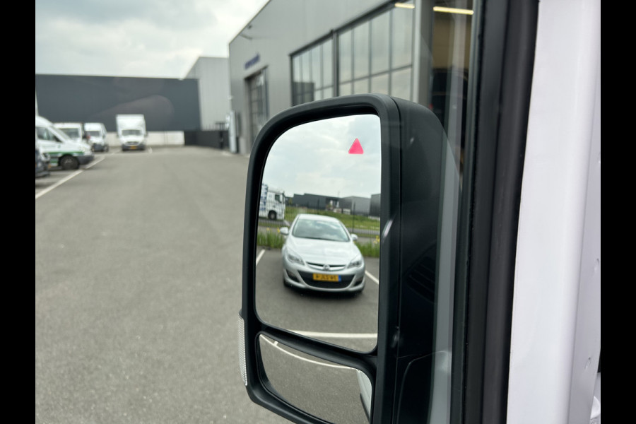 Mercedes-Benz eSprinter 320 L2 H2 Pro 81kWh / Snel laden 115Kw / Trekhaak / MBUX / Navigatie / Camera / Cruise control / Airco / 270 Graden achterdeuren