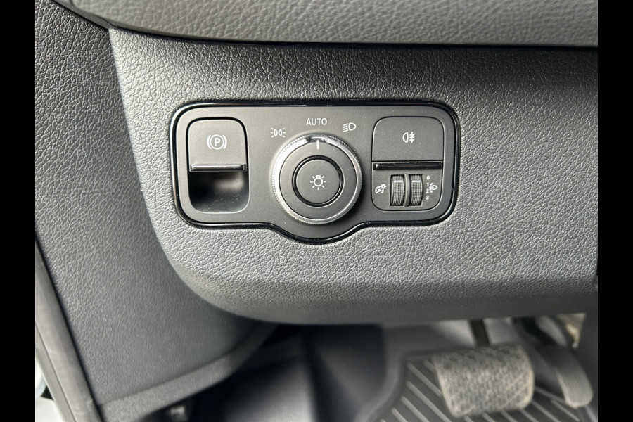 Mercedes-Benz eSprinter 320 L2 H2 Pro 81kWh / Snel laden 115Kw / Trekhaak / MBUX / Navigatie / Camera / Cruise control / Airco / 270 Graden achterdeuren