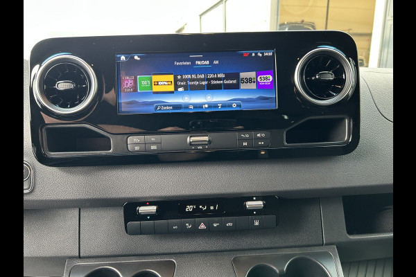 Mercedes-Benz eSprinter 320 L2 H2 Pro 81kWh / Snel laden 115Kw / Trekhaak / MBUX / Navigatie / Camera / Cruise control / Airco / 270 Graden achterdeuren