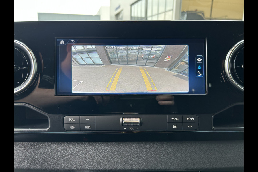 Mercedes-Benz eSprinter 320 L2 H2 Pro 81kWh / Snel laden 115Kw / Trekhaak / MBUX / Navigatie / Camera / Cruise control / Airco / 270 Graden achterdeuren