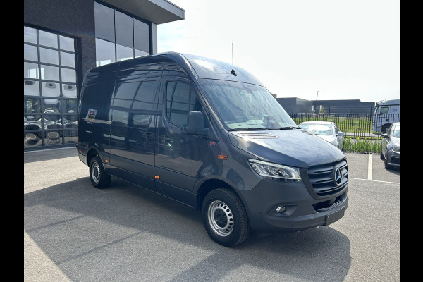 Mercedes-Benz Sprinter 317 CDI L2 H2 Pro LED / MBUX / Navigatie / Camera / Parkeersensoren / Cruise control / Airco / 270 Graden achterdeuren