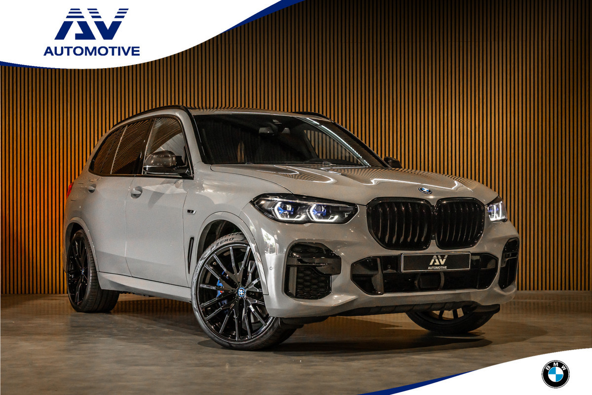 BMW X5 xDrive45e M-Sport | Panorama | Laser | H&K | Trekhaak | Carbon | ACC | Massage | Stoelventilatie | Nardo Grey | Dealer onderhouden