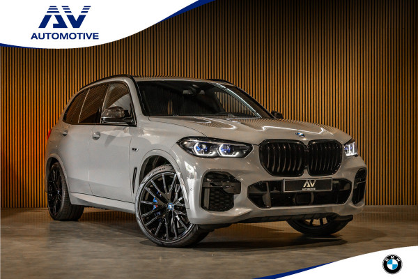 BMW X5 xDrive45e M-Sport | Panorama | Laser | H&K | Trekhaak | Carbon | ACC | Massage | Stoelventilatie | Nardo Grey | Dealer onderhouden
