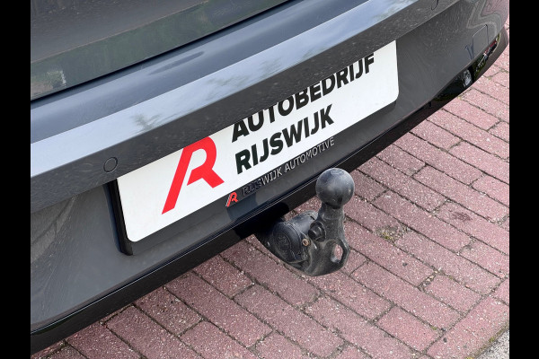 Volkswagen Golf 1.5 eTSI R-Line Pano/H&K/Matrix/Trekhaak