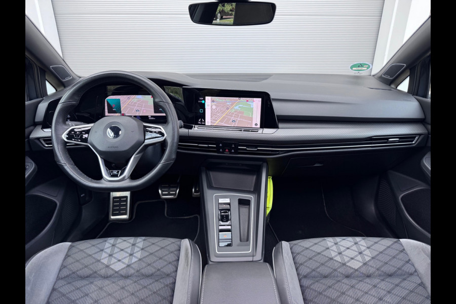 Volkswagen Golf 1.5 eTSI R-Line Pano/H&K/Matrix/Trekhaak