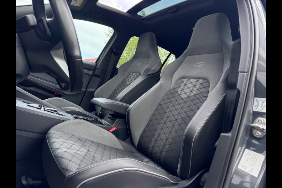 Volkswagen Golf 1.5 eTSI R-Line Pano/H&K/Matrix/Trekhaak
