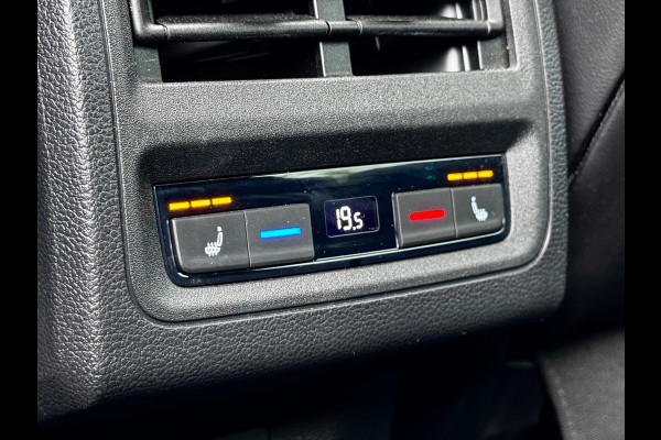 Volkswagen Golf 1.5 eTSI R-Line Pano/H&K/Matrix/Trekhaak