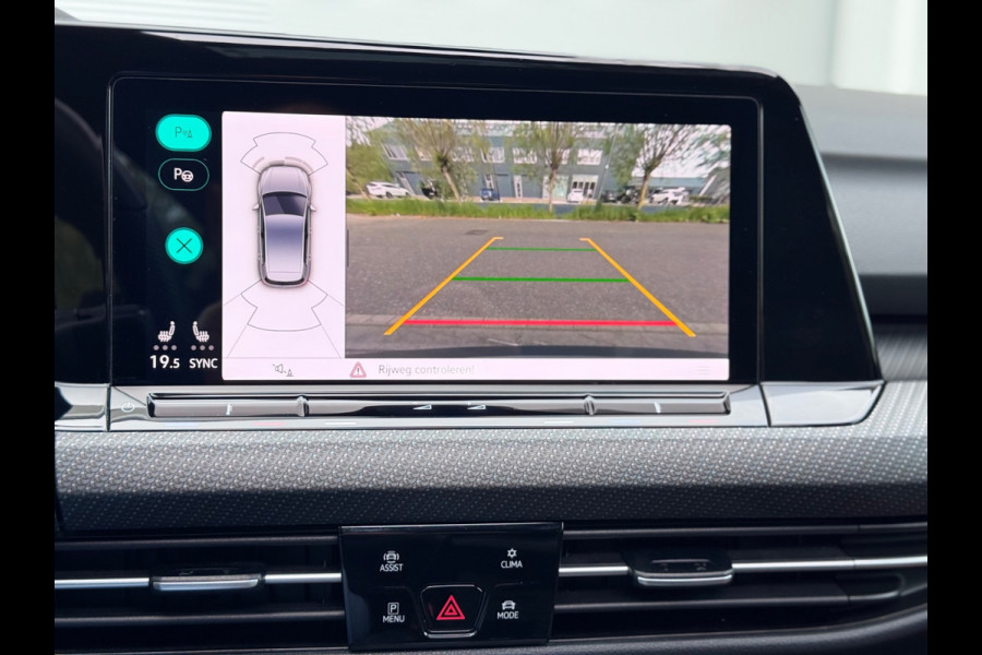 Volkswagen Golf 1.5 eTSI R-Line Pano/H&K/Matrix/Trekhaak