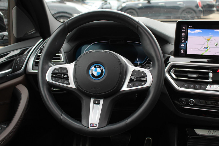 BMW iX3 High Executive 80 kWh / Trekhaak / Panoramadak / 360Camera / Head-up / Laser LED / Harman Kardon / ACC / Keyless / Dodehoek / DAB