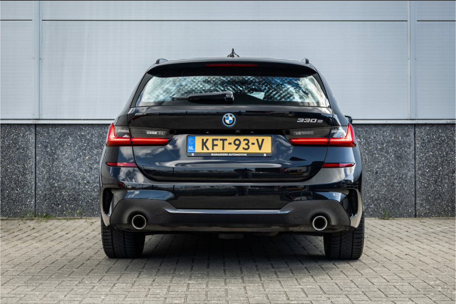 BMW 3 Serie Touring 330e M-sport Adaptief onderstel / 19inch / elec stoelen / Camera / Stoelverwarming