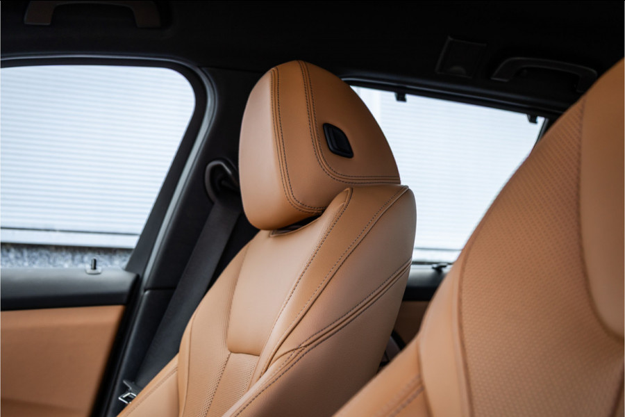 BMW 3 Serie Touring 330e M-sport Adaptief onderstel / 19inch / elec stoelen / Camera / Stoelverwarming