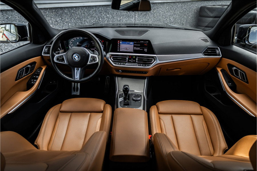 BMW 3 Serie Touring 330e M-sport Adaptief onderstel / 19inch / elec stoelen / Camera / Stoelverwarming